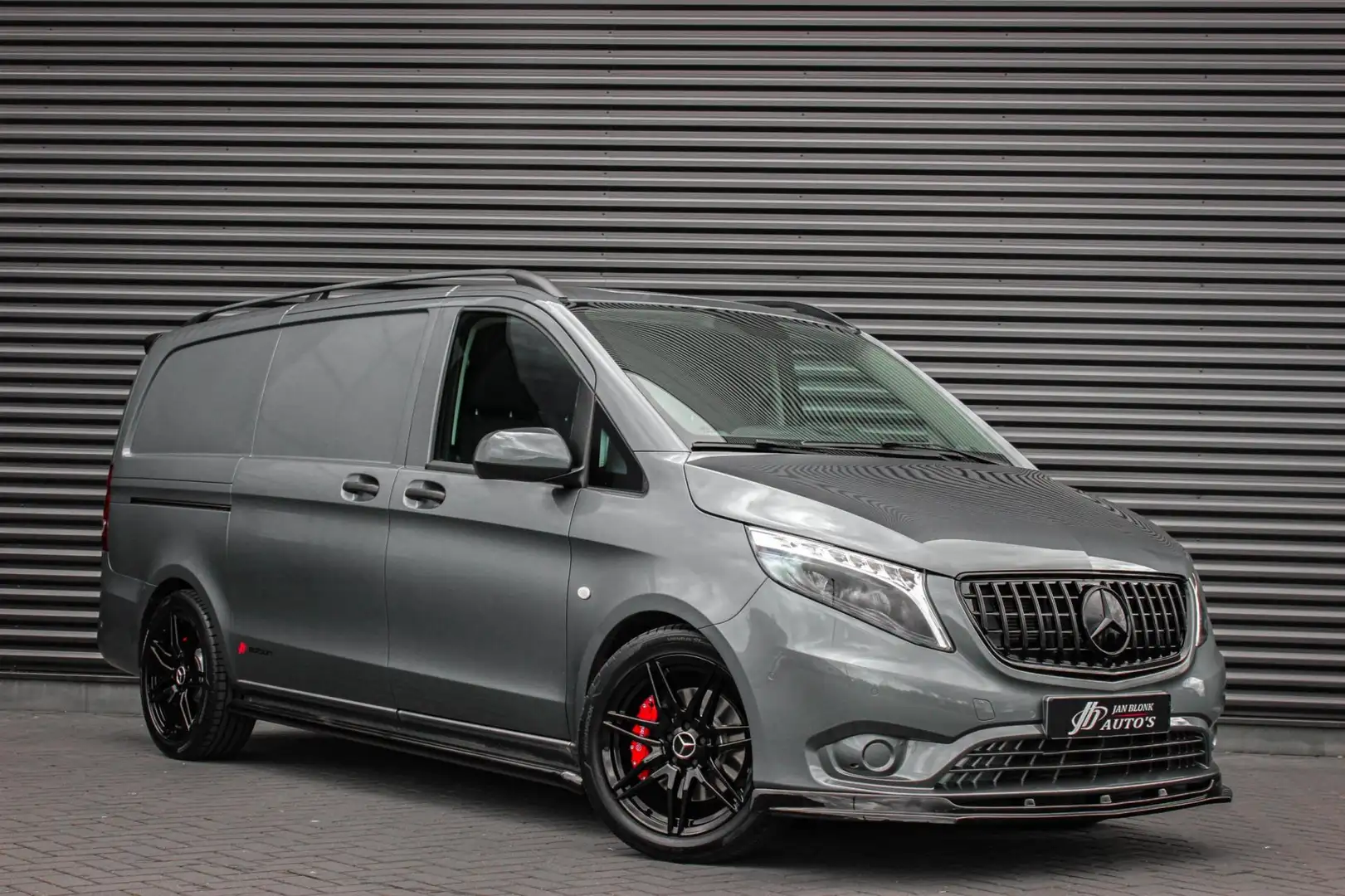 Mercedes-Benz Vito 215PK JB-EDITION FULL BLACK / AMG / SPOILER / VERL Grijs - 2
