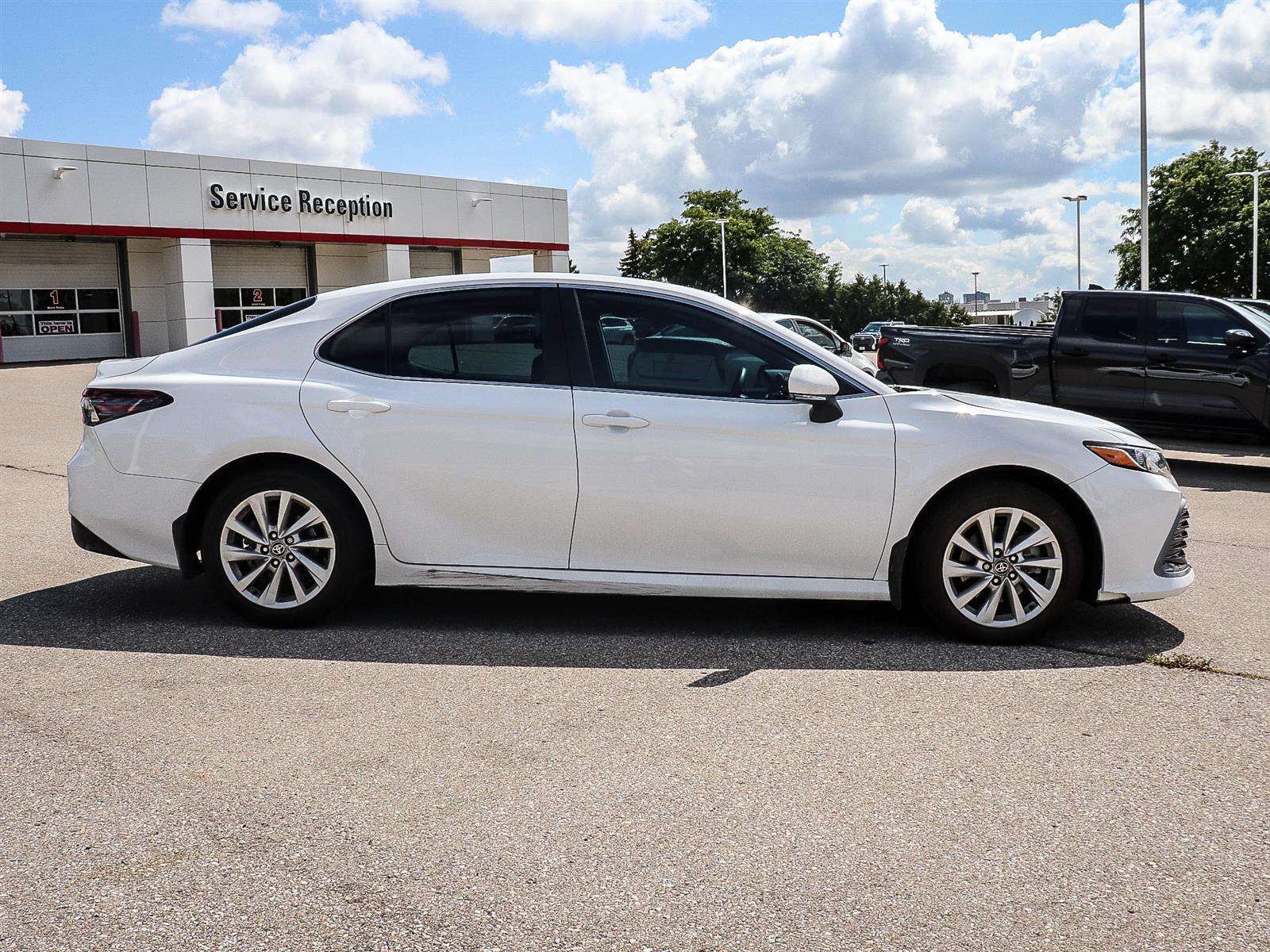 2023 Toyota Camry Hybrid LE Auto — снимка 1