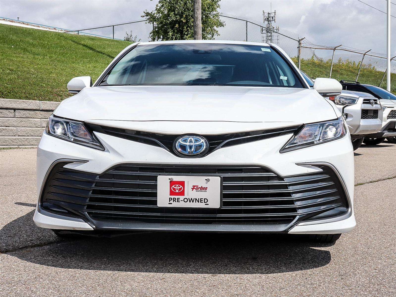2023 Toyota Camry Hybrid LE Auto — снимка 1