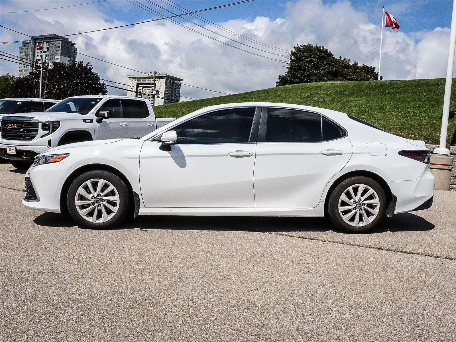 2023 Toyota Camry Hybrid LE Auto — снимка 1