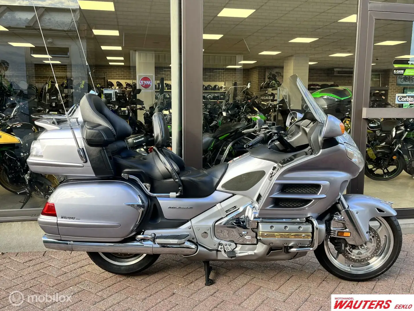 Honda GL 1800 GoldWing abs-gps-airbag Deluxe Gris - 2