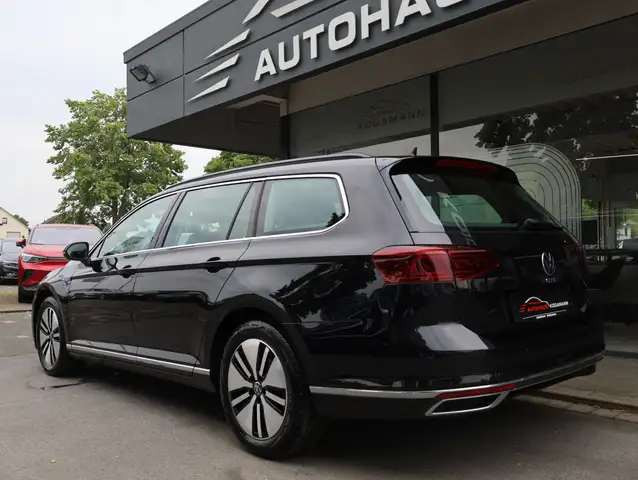 Volkswagen Passat view 8