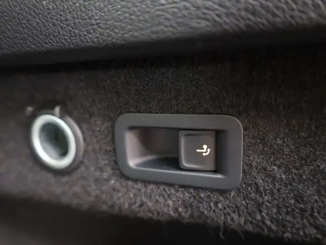 Volkswagen Passat view 11
