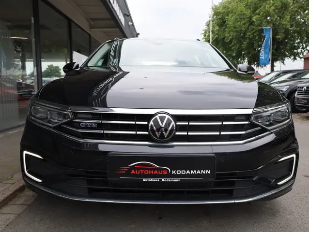 Volkswagen Passat view 4
