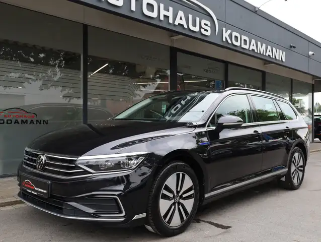 Volkswagen Passat view 6