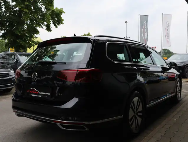 Volkswagen Passat view 13