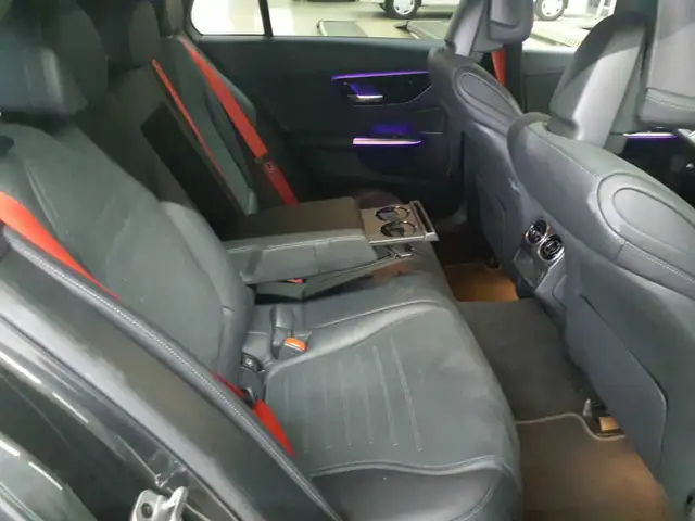 Mercedes-Benz C-Class view 13