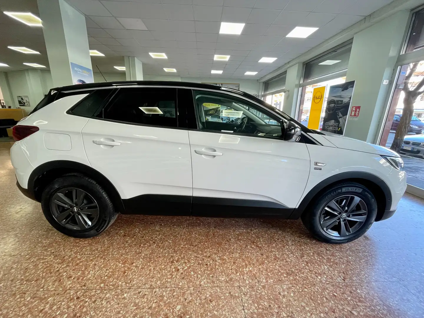 Opel Grandland X 1.2 Turbo 130cv S&S 2020 Bianco - 2