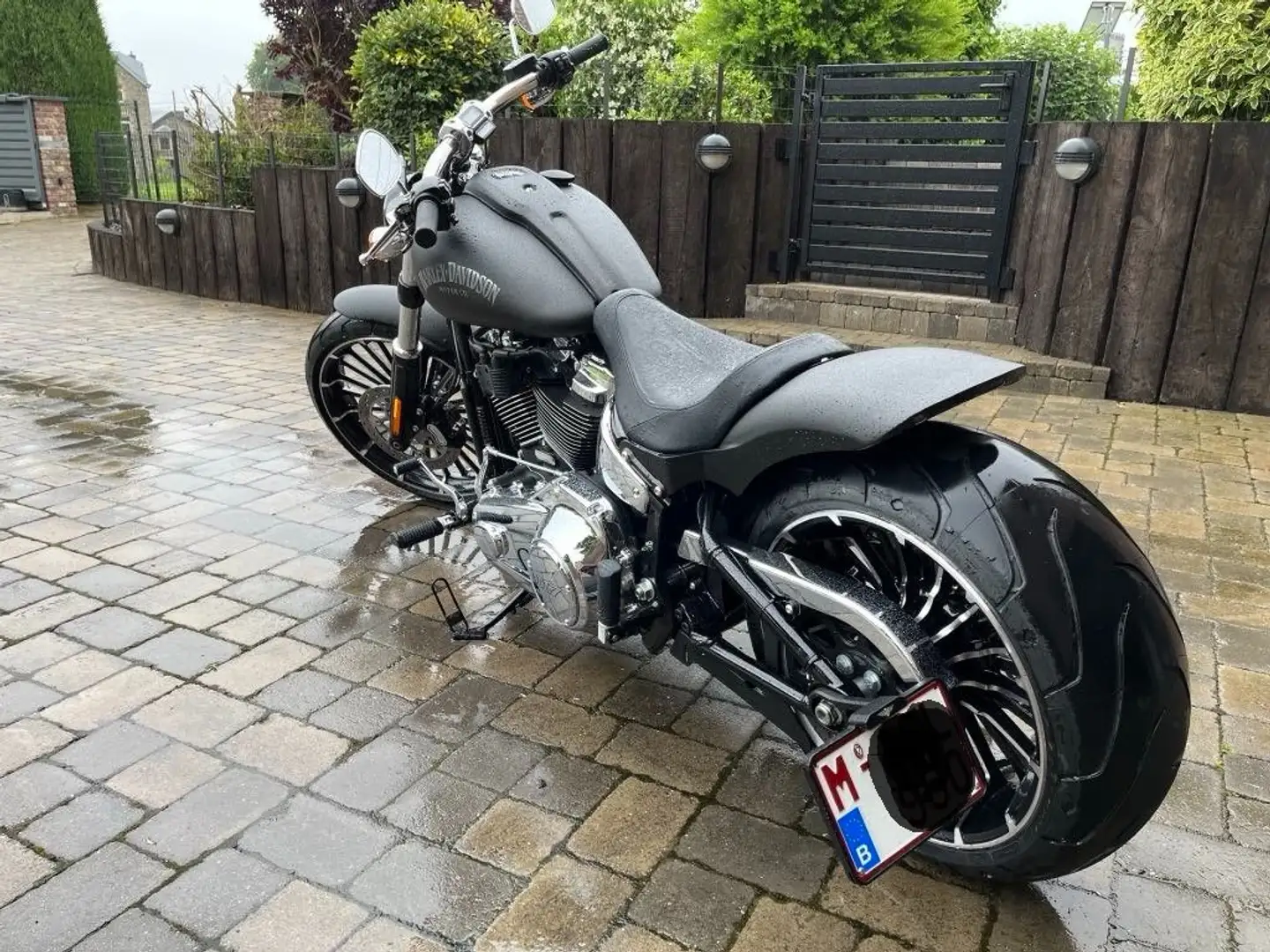 Harley-Davidson Breakout Zwart - 2