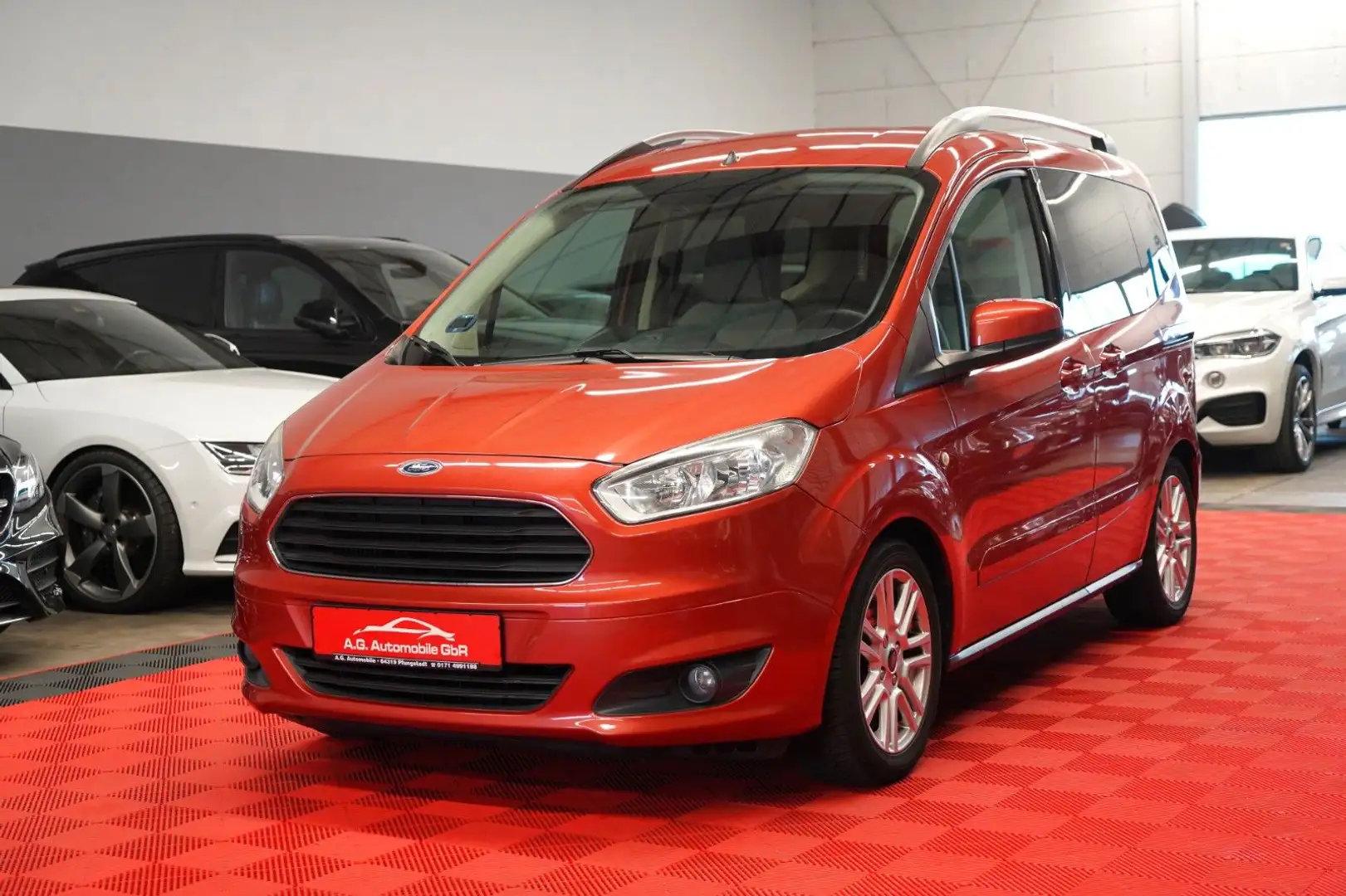 Ford Tourneo Courier 1.0 EcoBoost Titanium *1.Hand* Červená - 1