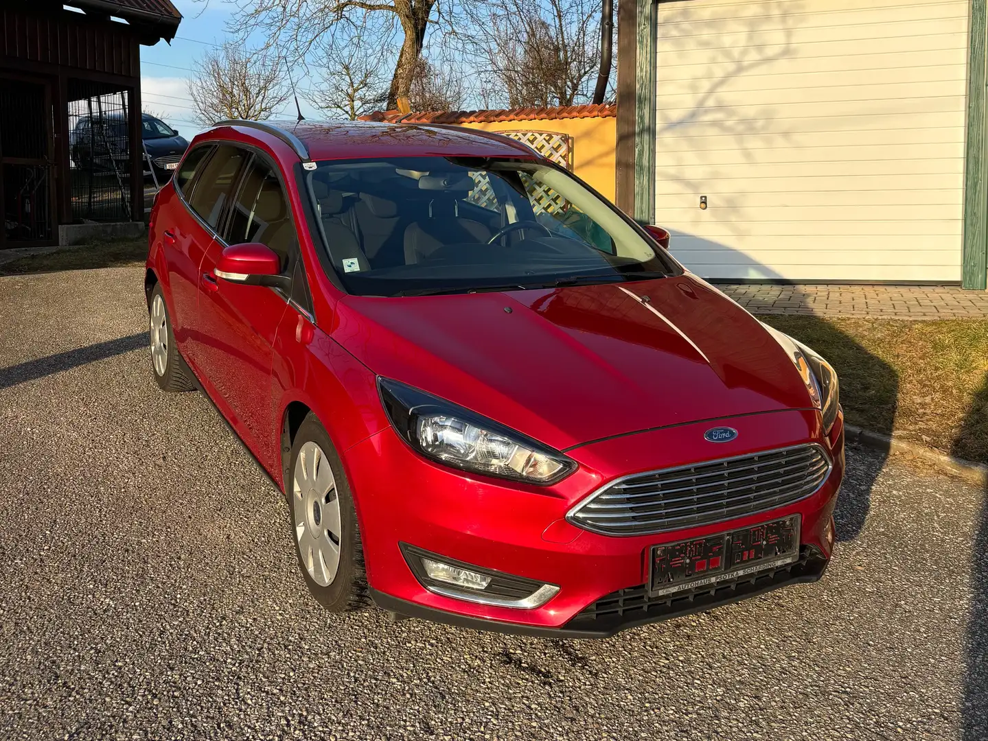 Ford Focus Focus Traveller 1,5 TDCi Titanium Titanium Rot - 1