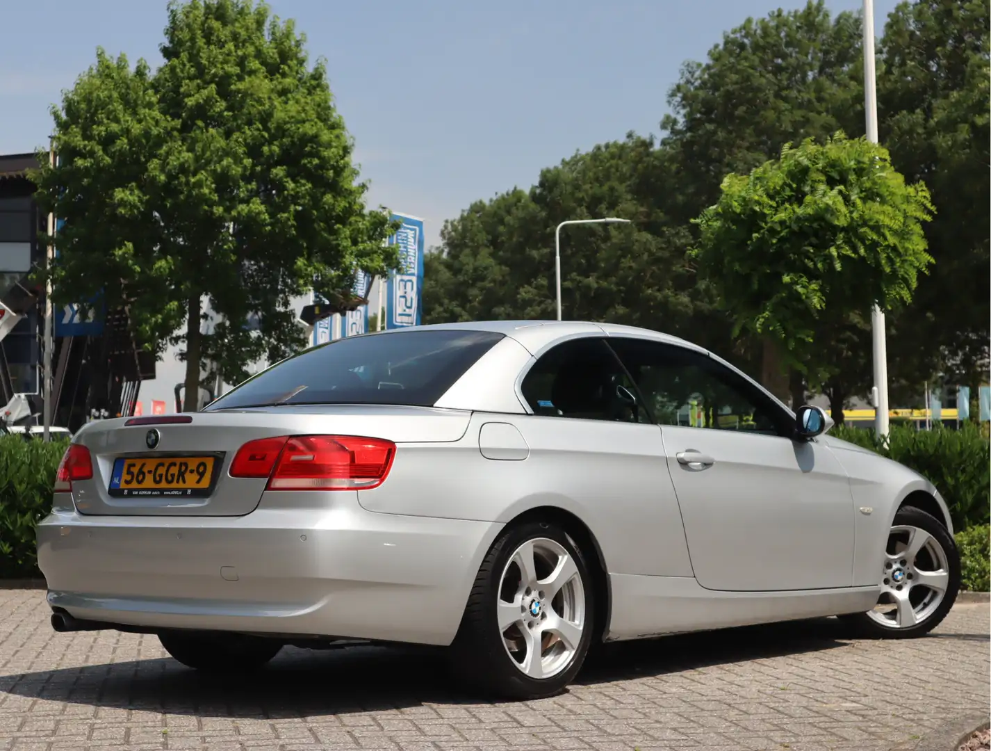BMW 320 3-serie Cabrio 320i Executive Automaat Gris - 2