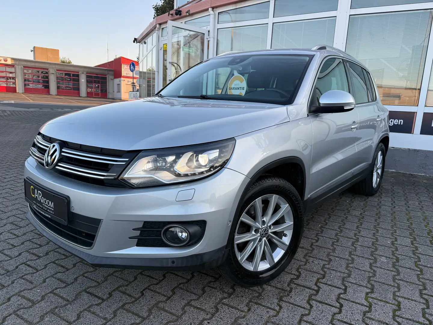 Volkswagen Tiguan HIGHLINE*Sport*Kamera*Panorama*Ahk.*Nav*Xenon* Grau - 1