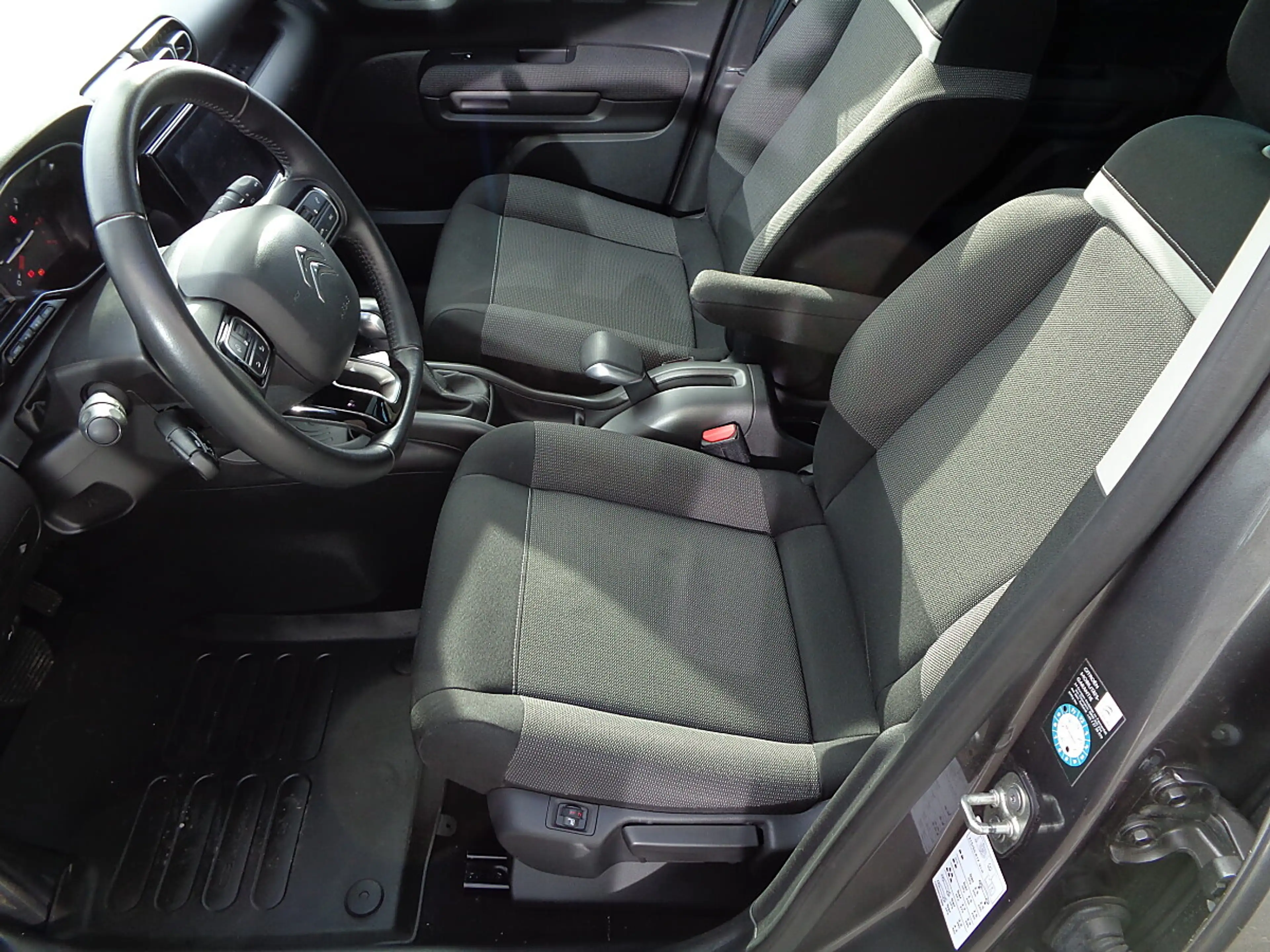 Citroen C3 Aircross BlueHDi 120 S&S EAT6 Shine — photo 11