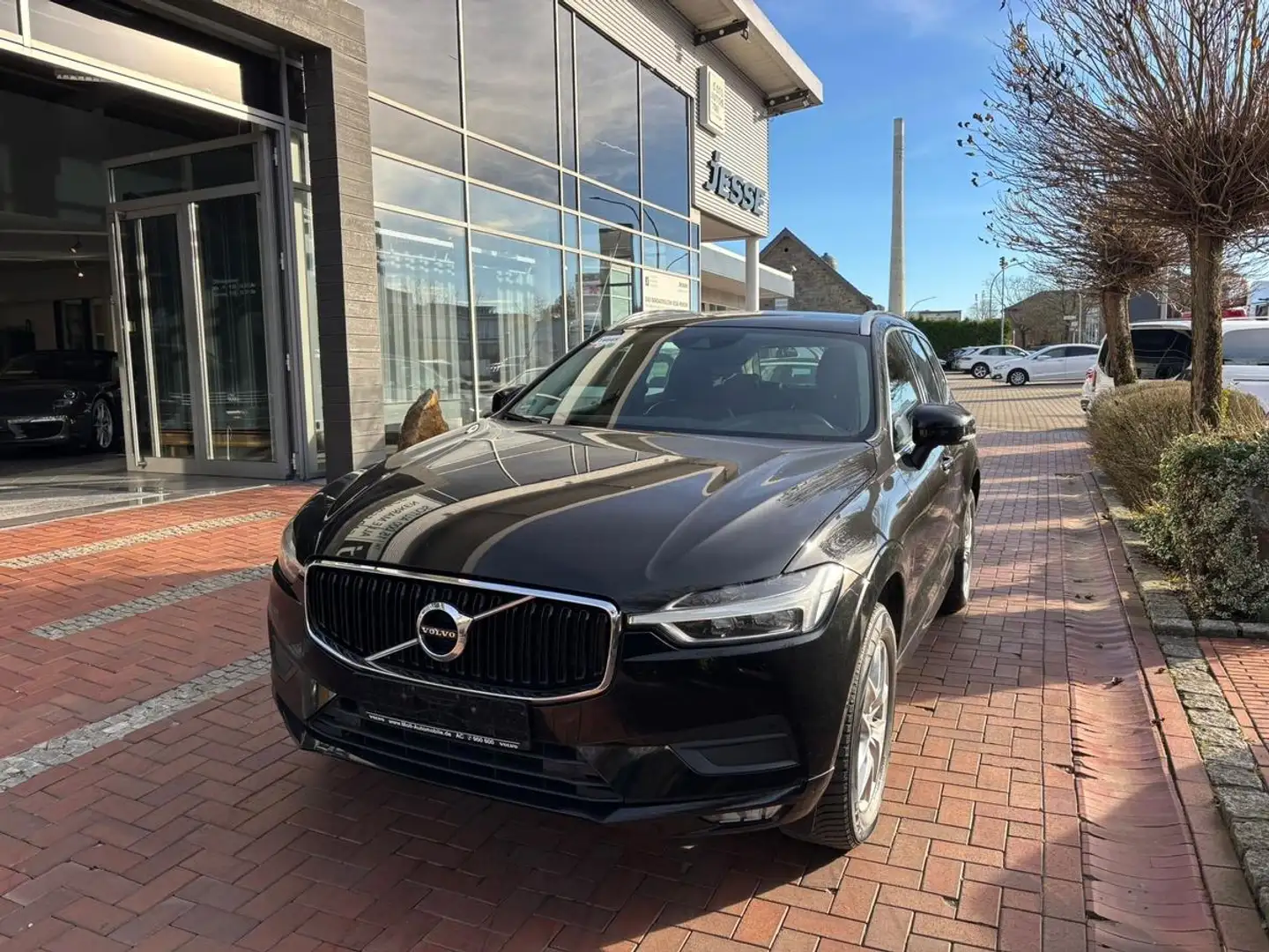 Volvo XC60 D4 Momentum Pro Navi H&K RCam AHK Negro - 1