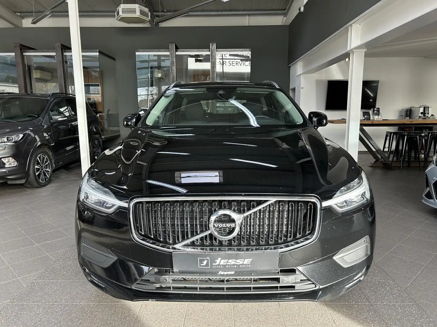 Volvo XC60 D4 Momentum Pro Navi H&K RCam AHK Noir - 2