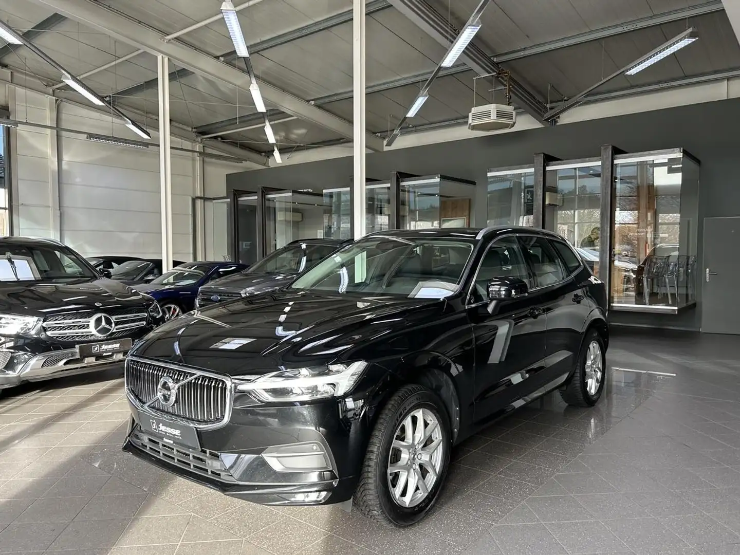 Volvo XC60 D4 Momentum Pro Navi H&K RCam AHK Nero - 1