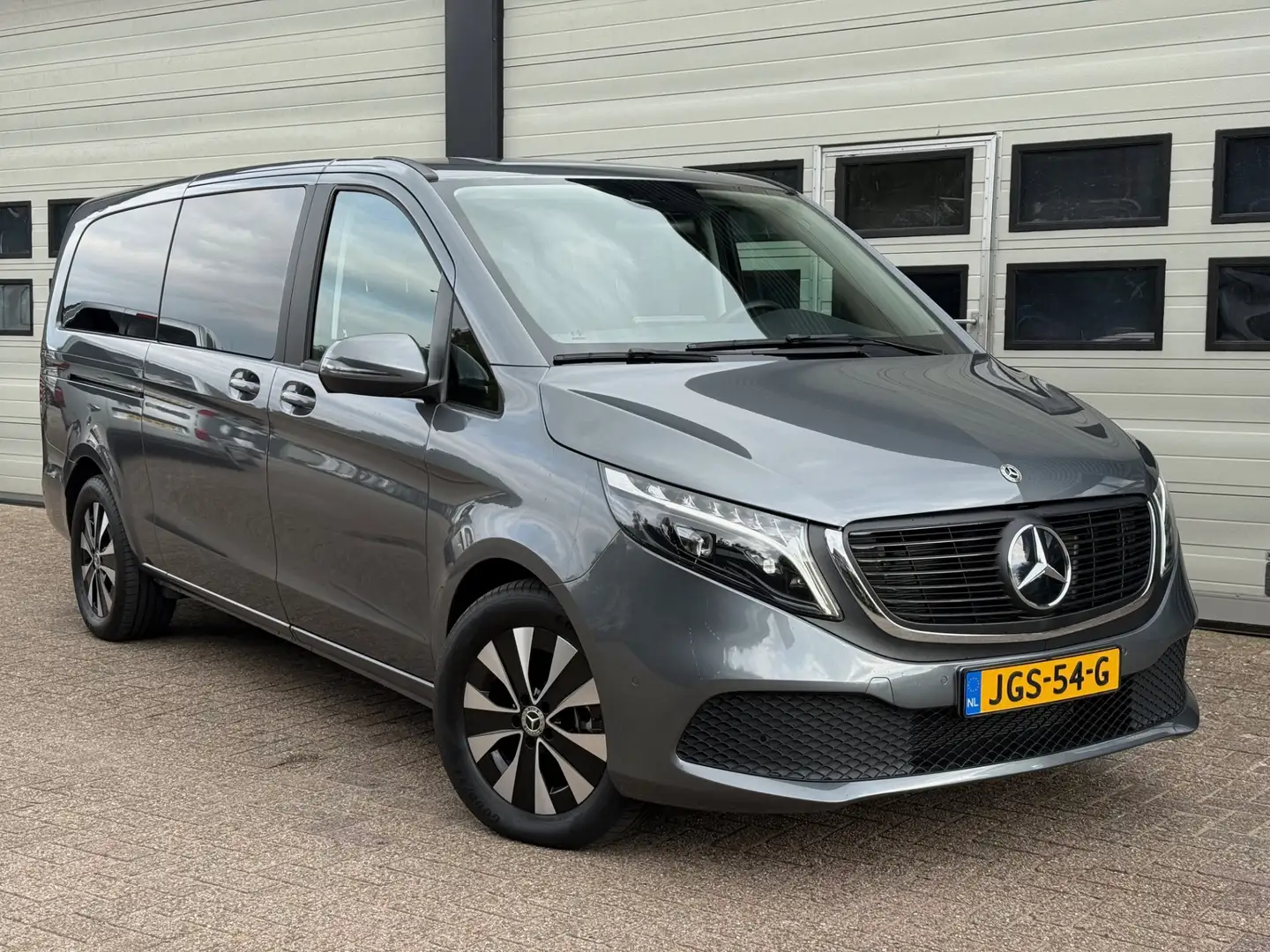 Mercedes-Benz EQV 300 90 kWh L3 Extra lang - 8 Zitplaatsen - 07-2024 - A Gris - 2