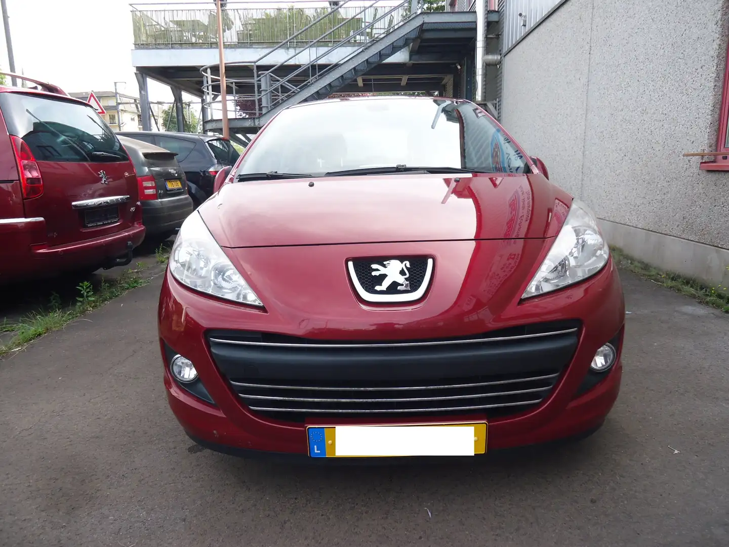 Peugeot 207 1.6 HDi Féline FAP MOD 2010 Rot - 1