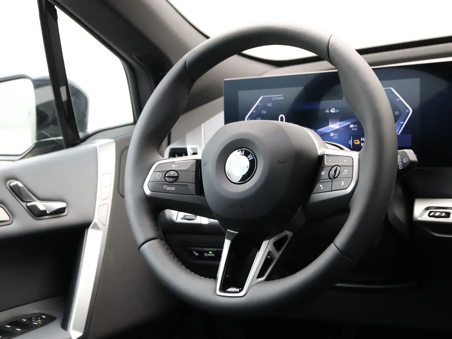 BMW iX xDrive45 101 kWh incl. Klasse 5 Alarmsysteem Zwart - 2