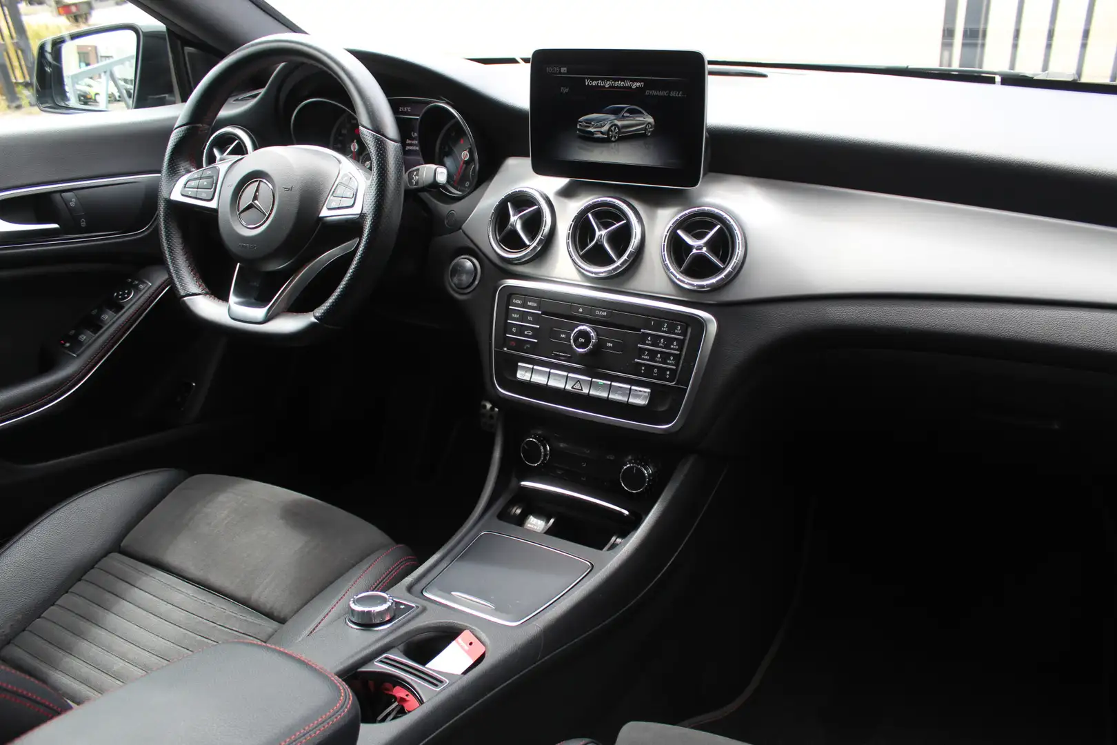 Mercedes-Benz CLA 250 Automaat Night pakket/AMG pakket/Navigatie/Climate Negru - 2