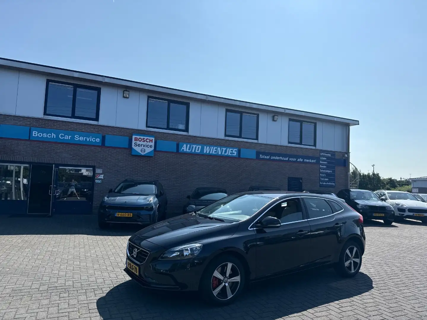 Volvo V40 2.0 D4 140kw | Summum Business | Leer | Navi Zwart - 2