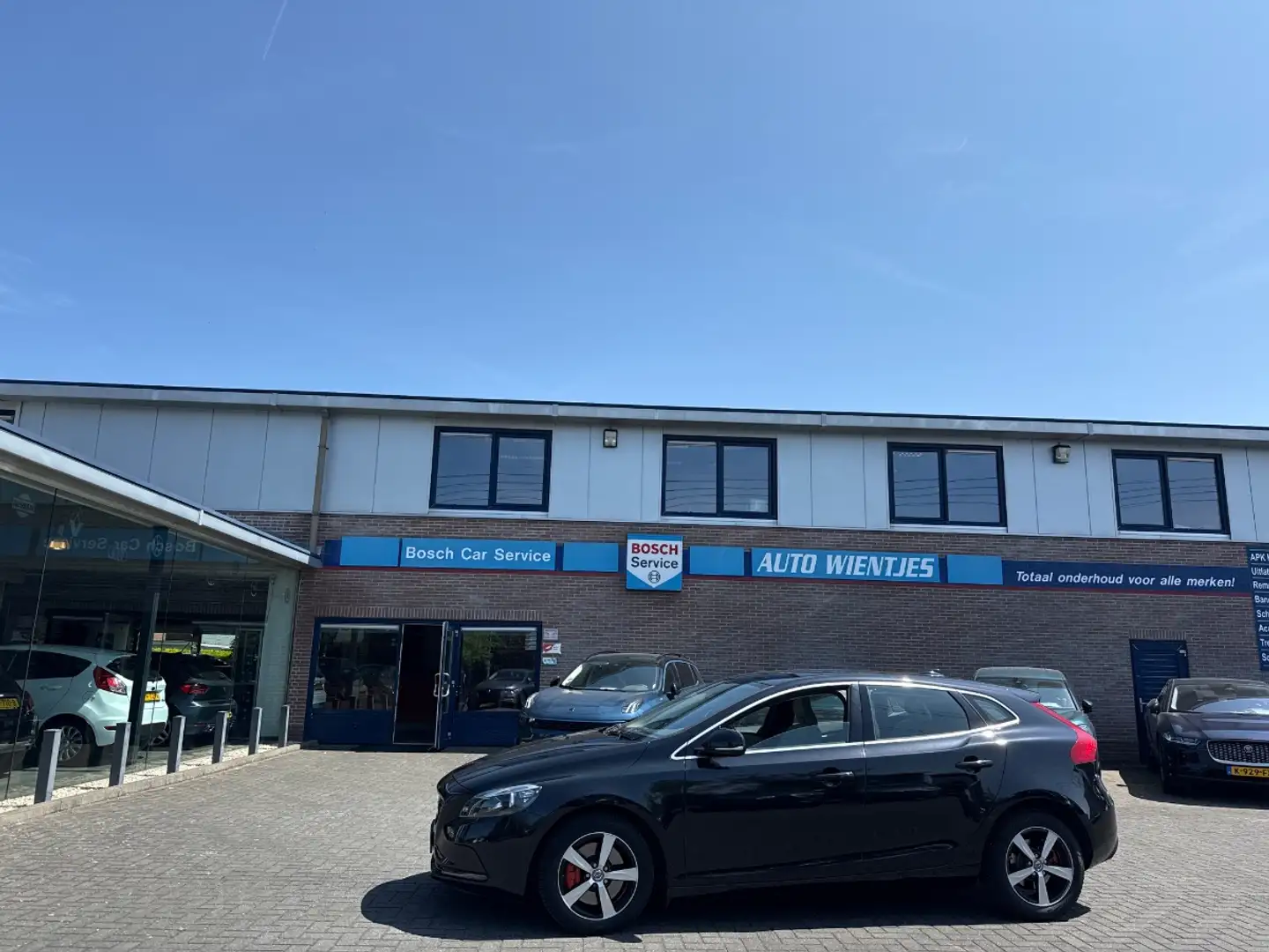 Volvo V40 2.0 D4 140kw | Summum Business | Leer | Navi Zwart - 1