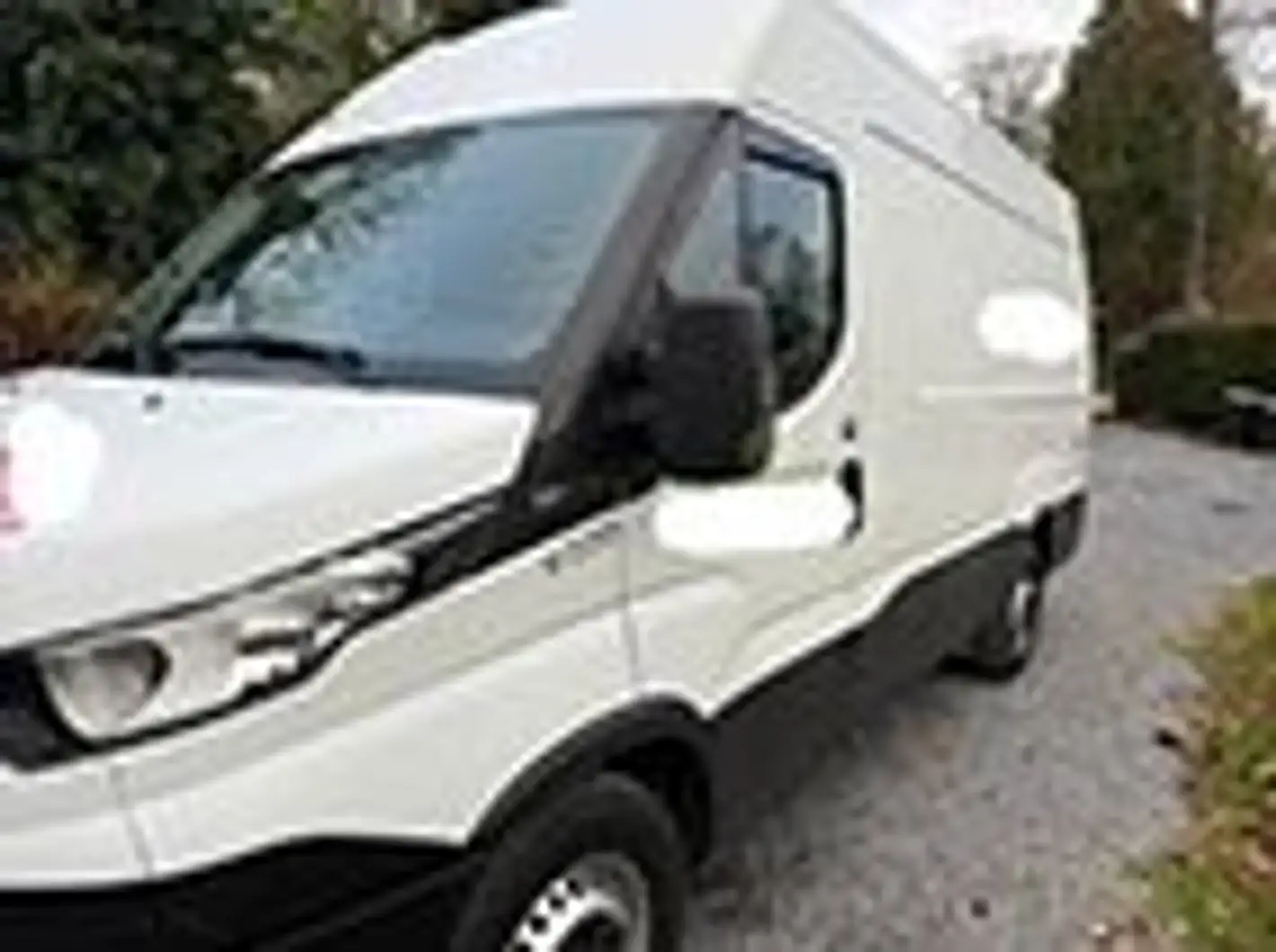 Iveco Daily 35S18D 3.0 Turbo VGT Hi-Matic Blanc - 2