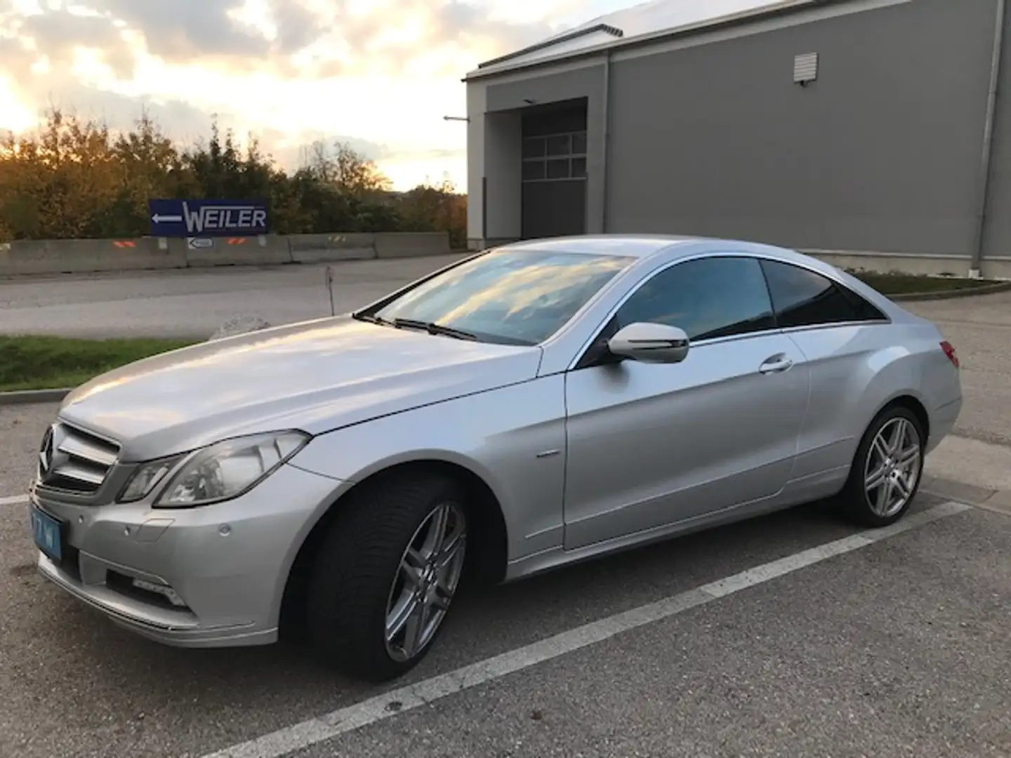 Mercedes-Benz E 350 E 350 CGI BlueEfficiency Aut. Silber - 1