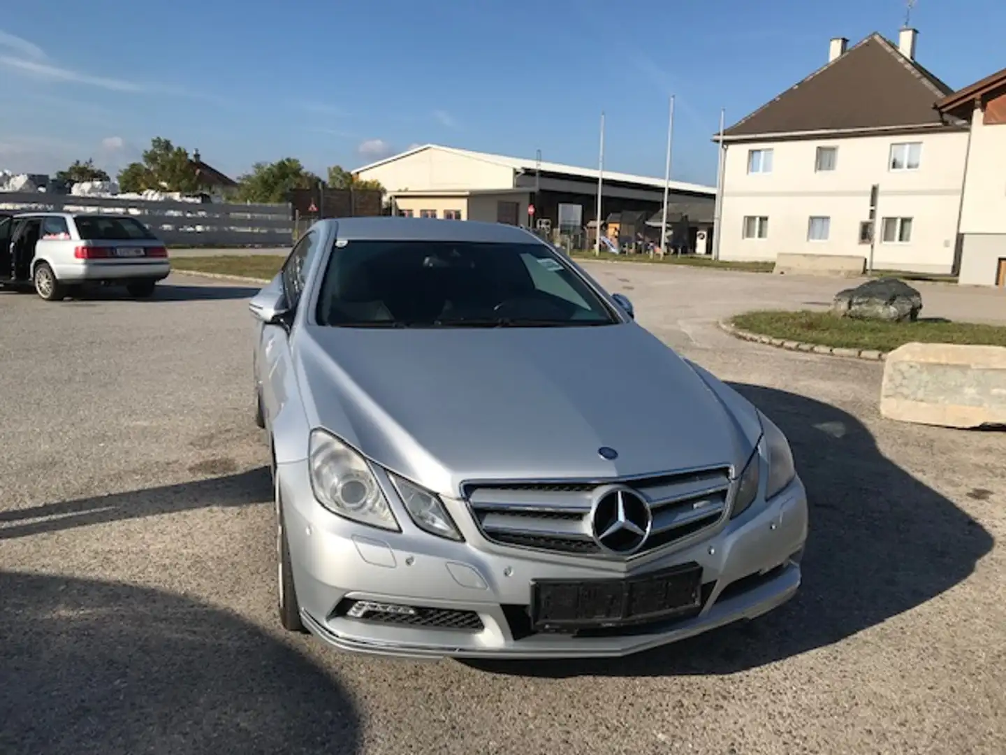Mercedes-Benz E 350 E 350 CGI BlueEfficiency Aut. Silber - 2