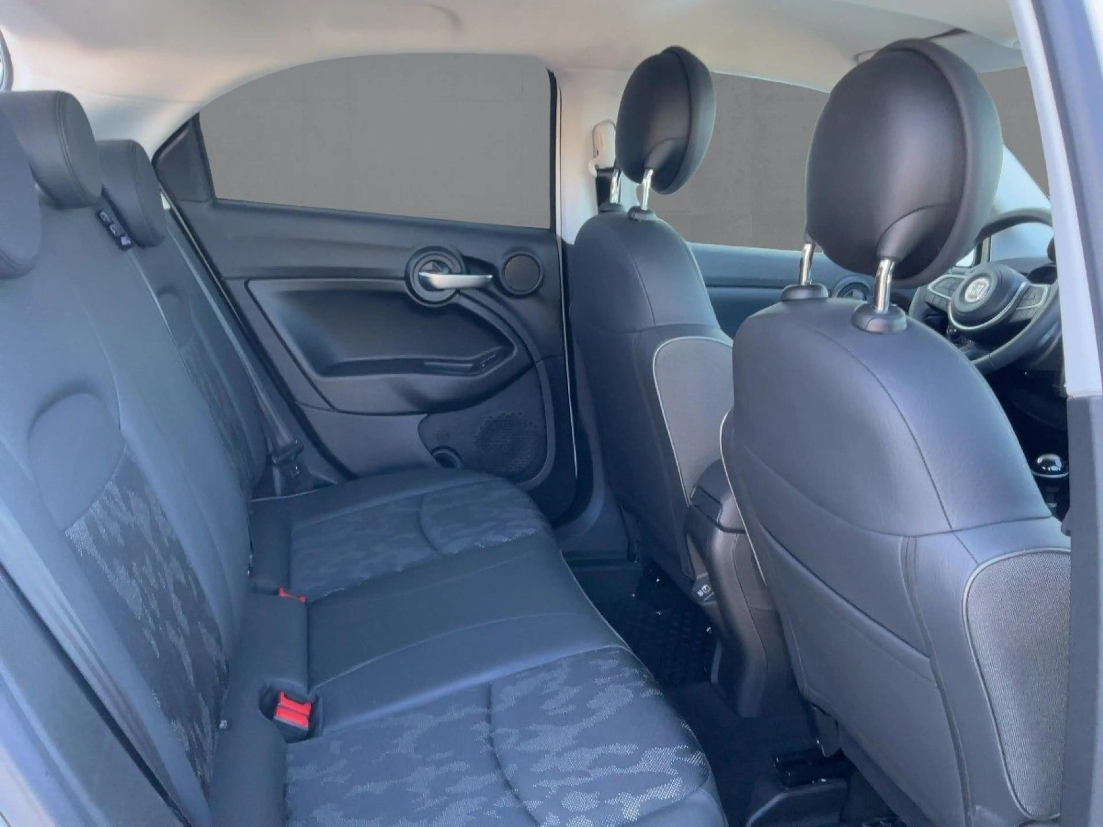 Fiat 500X 1.0 GSE CROSS APP+RFK+2xPDC+SHZ+DAB+LM 19" — photo 13