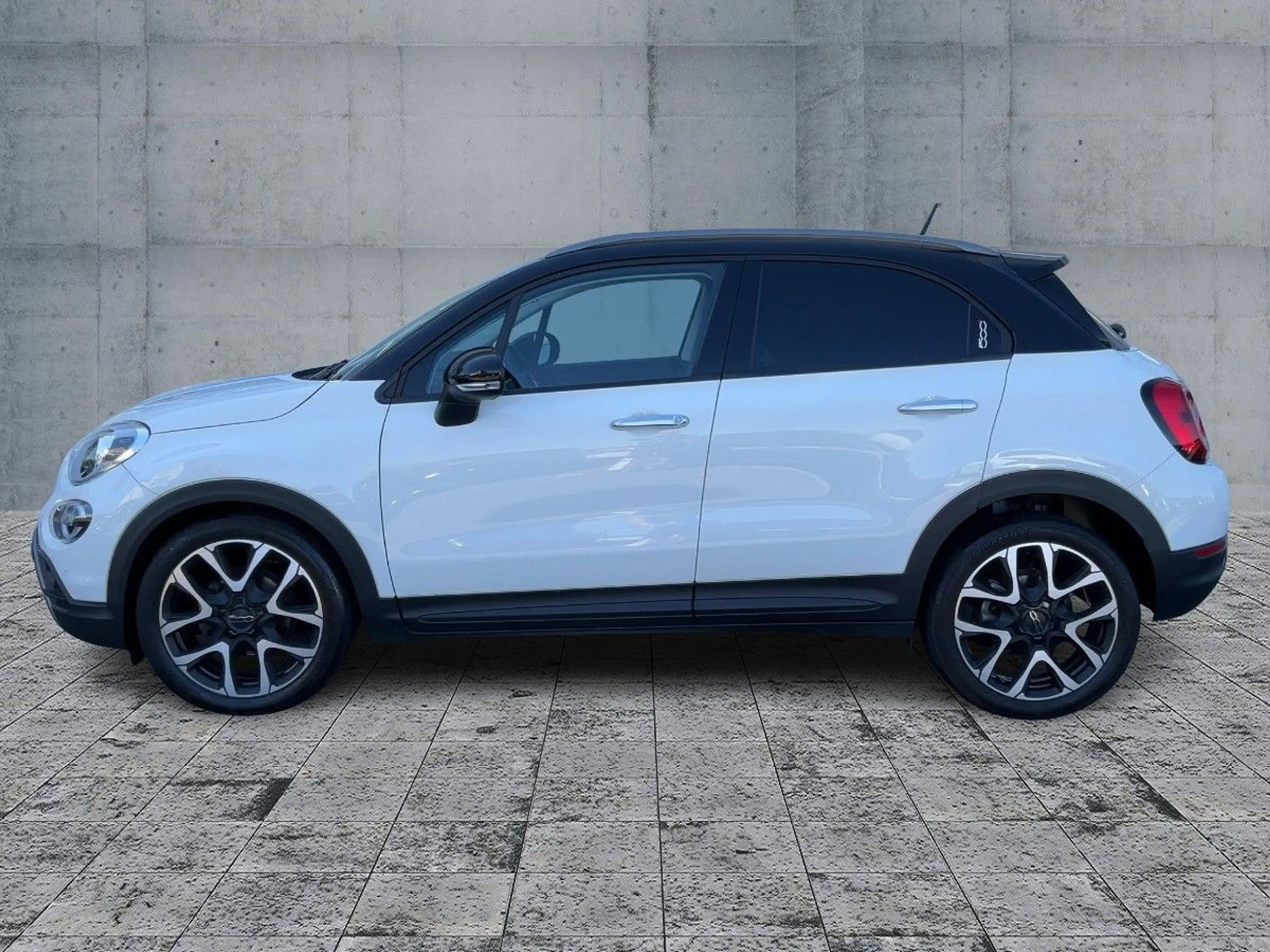 Fiat 500X 1.0 GSE CROSS APP+RFK+2xPDC+SHZ+DAB+LM 19" — photo 4