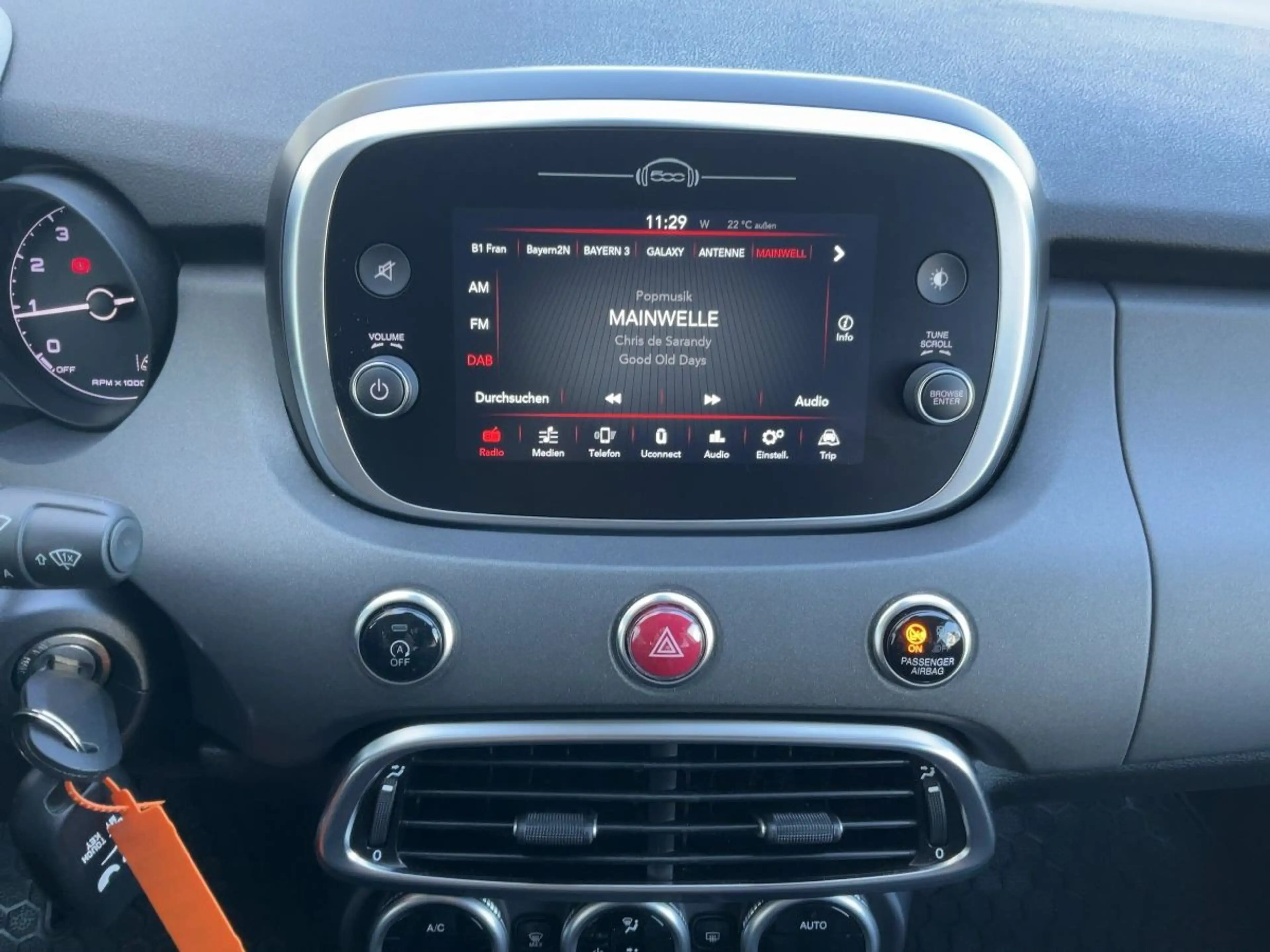 Fiat 500X 1.0 GSE CROSS APP+RFK+2xPDC+SHZ+DAB+LM 19" — photo 11