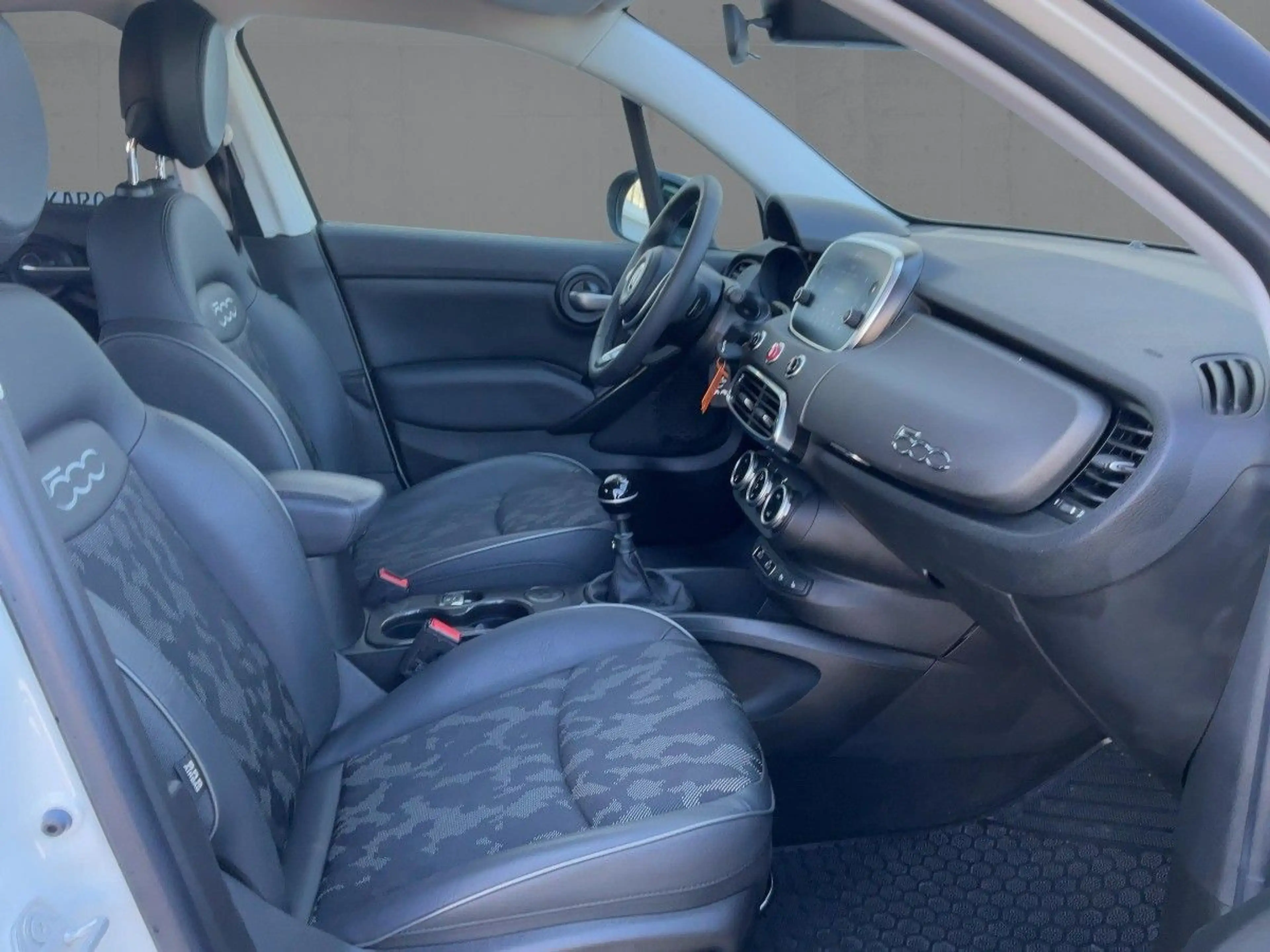 Fiat 500X 1.0 GSE CROSS APP+RFK+2xPDC+SHZ+DAB+LM 19" — photo 12