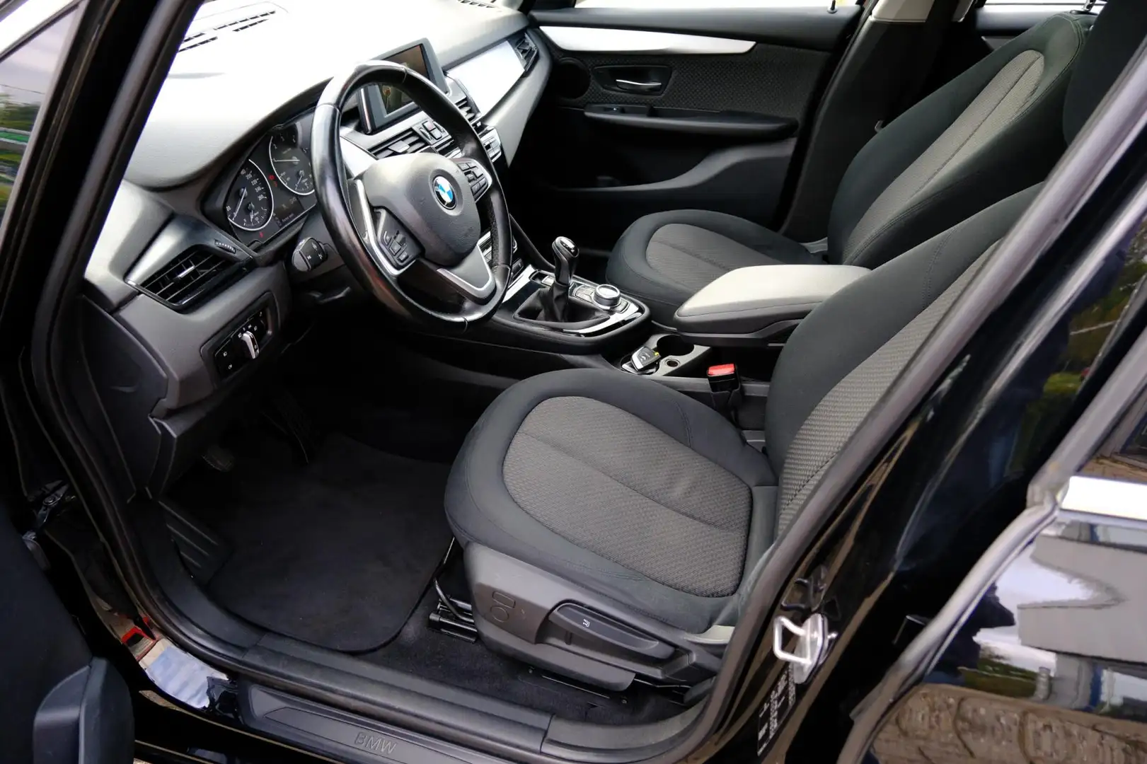 BMW 216 2-serie Gran Tourer 216d Centennial Executive Navi Zwart - 2