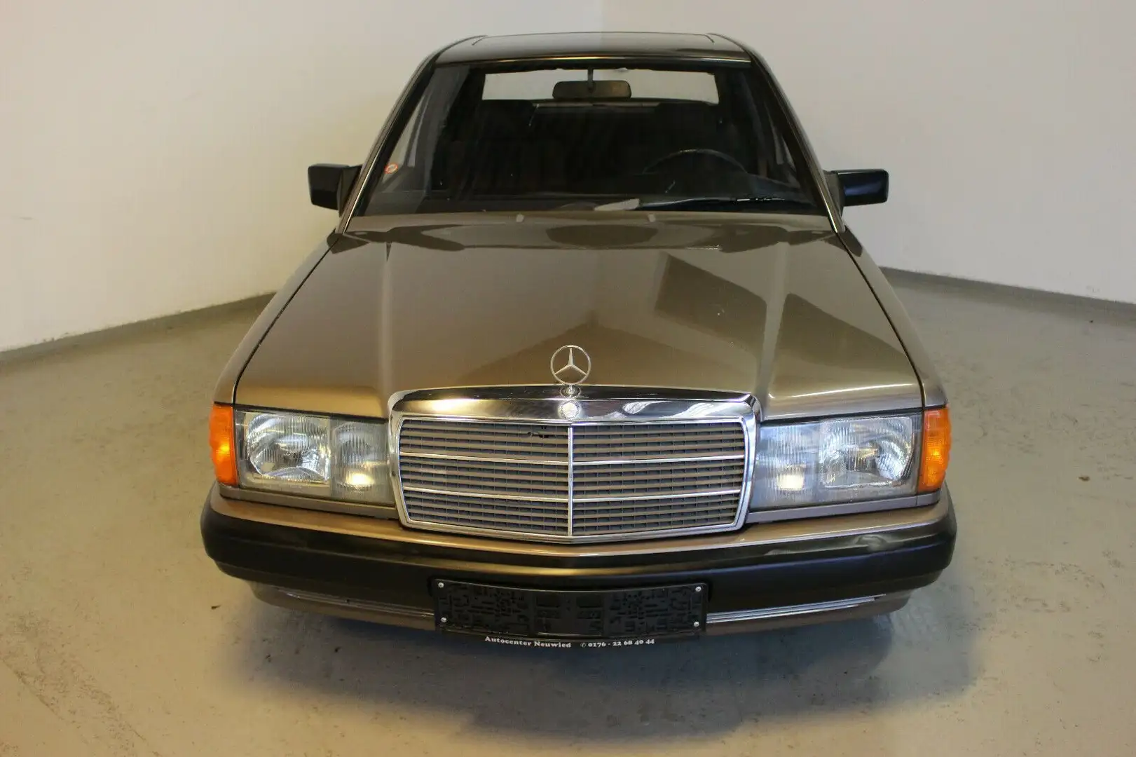 Mercedes-Benz 190 E 2,0 Oldtimer Originalzustand nur 81897 KM Brown - 2