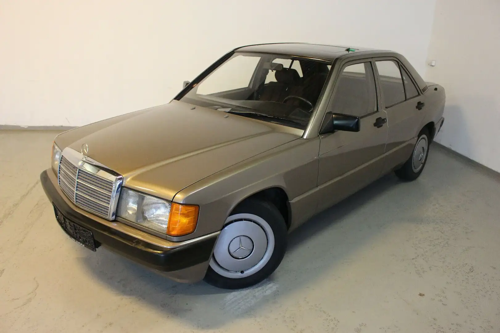 Mercedes-Benz 190 E 2,0 Oldtimer Originalzustand nur 81897 KM Braun - 1