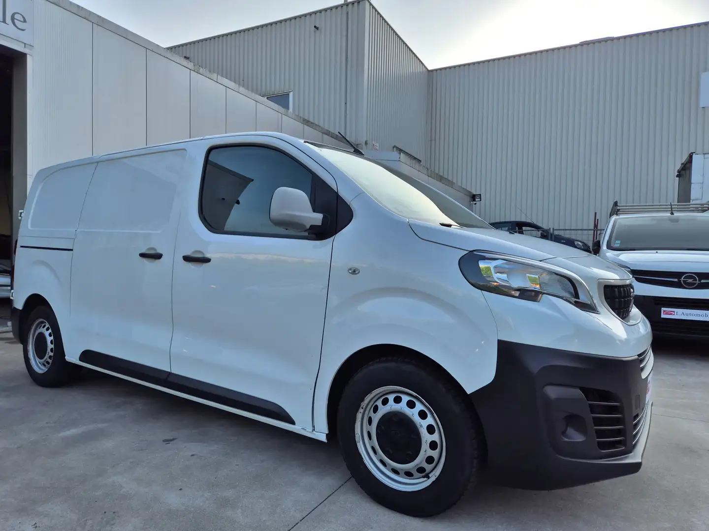 Peugeot Expert 1.5 BlueHDi 120cv Long Chassis L2H1 Blanc - 1