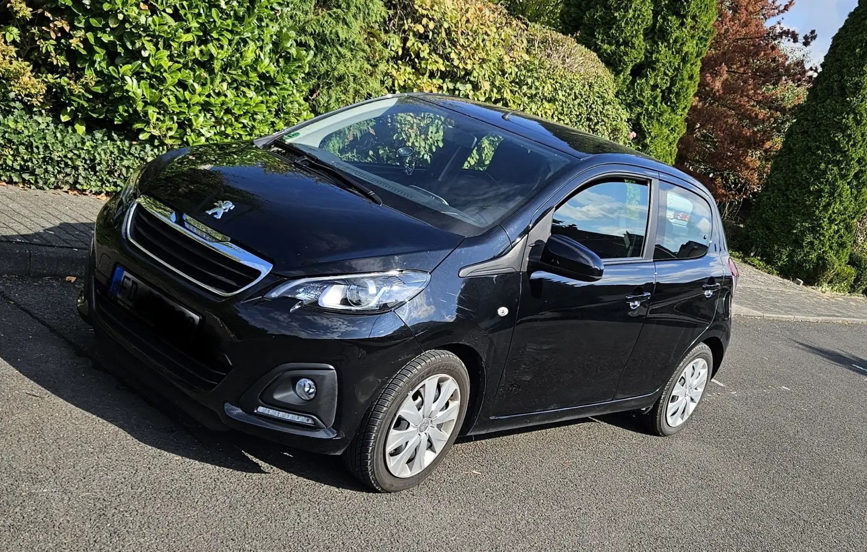 Peugeot 108 PureTech 82 Top! Active Schwarz - 1