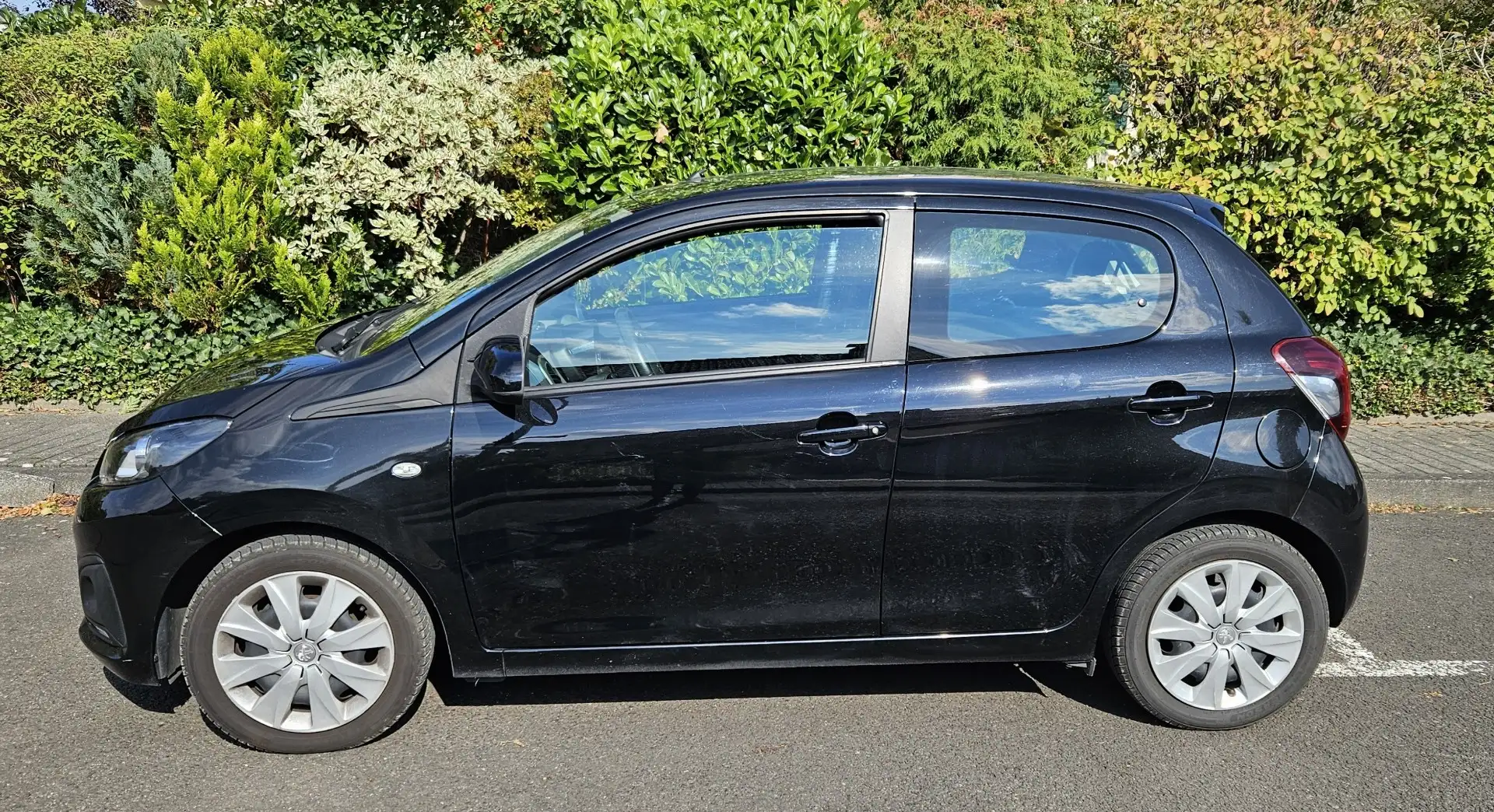 Peugeot 108 PureTech 82 Top! Active Schwarz - 2