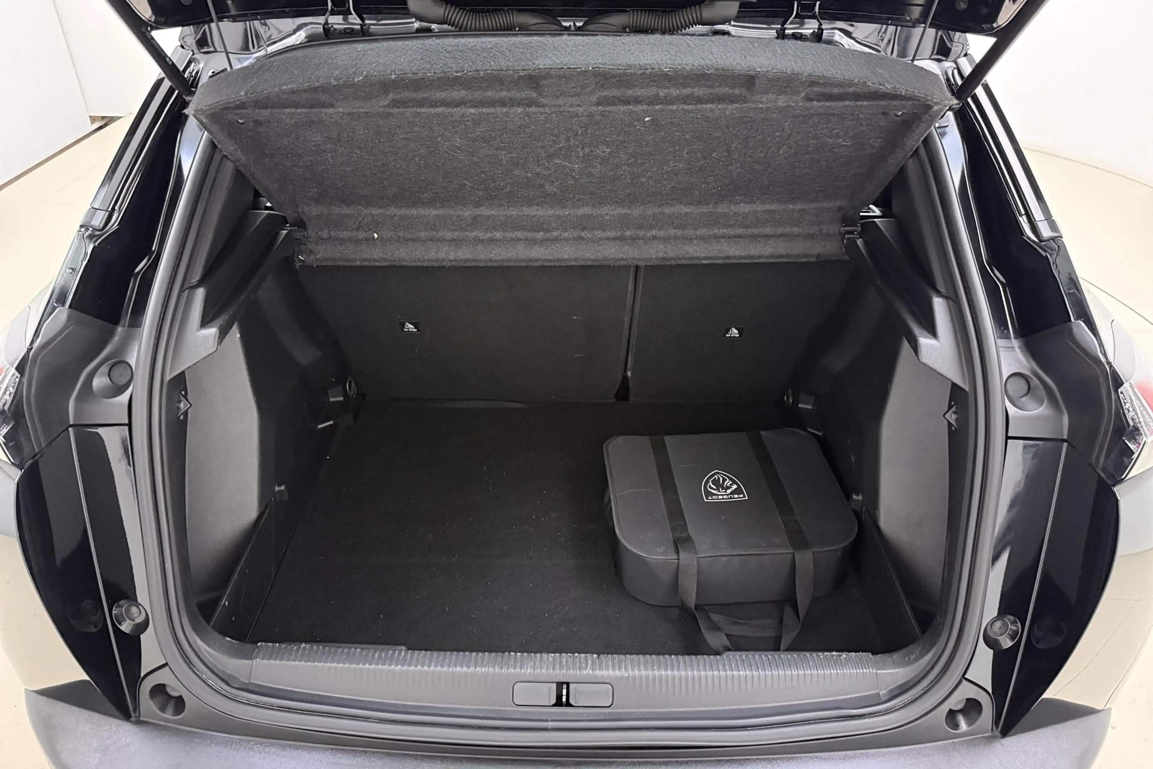 Peugeot e-2008 EV Active 50 kWh | Climate Control | Cruise Contro — photo 5