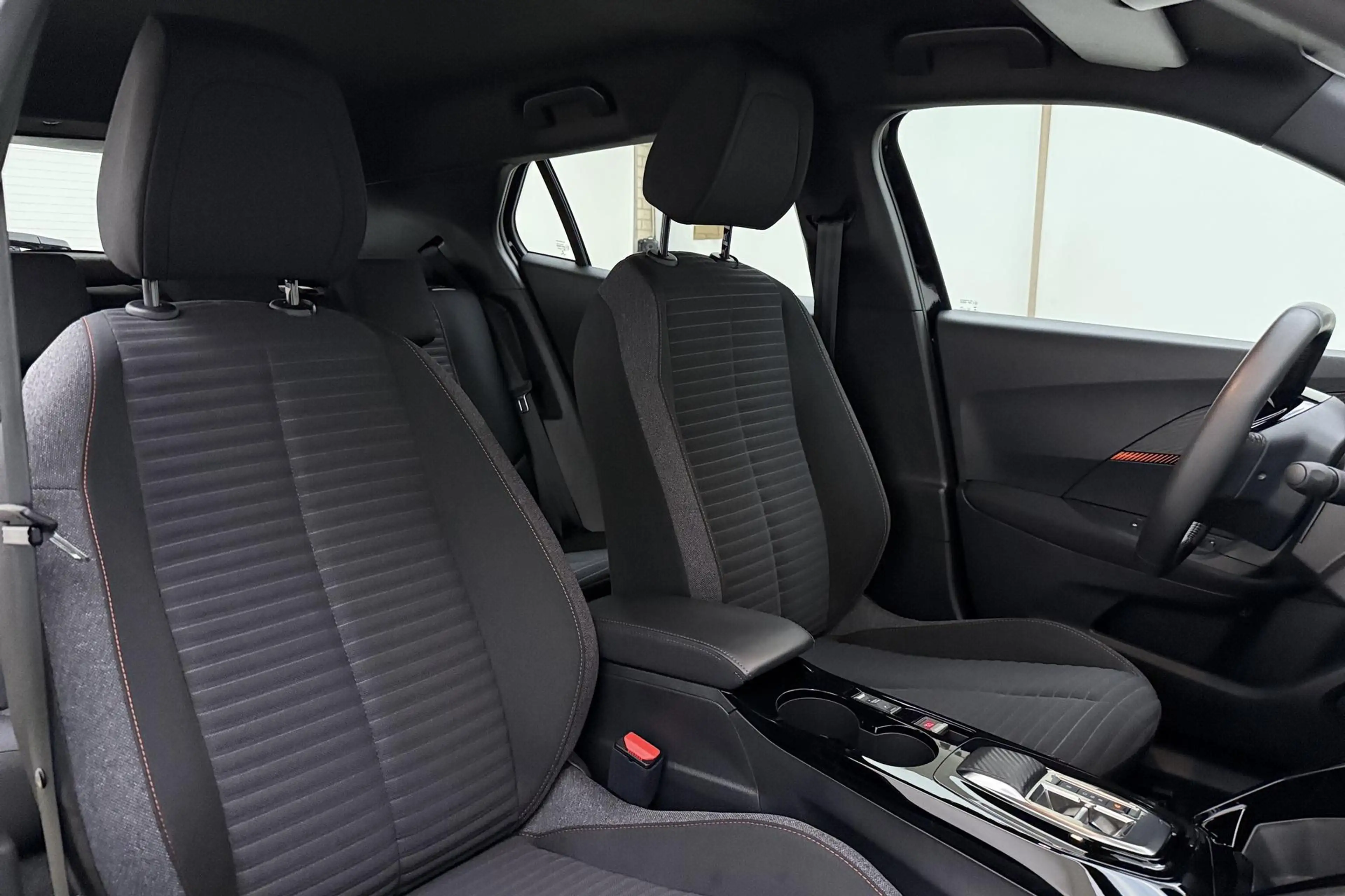 Peugeot e-2008 EV Active 50 kWh | Climate Control | Cruise Contro — photo 12