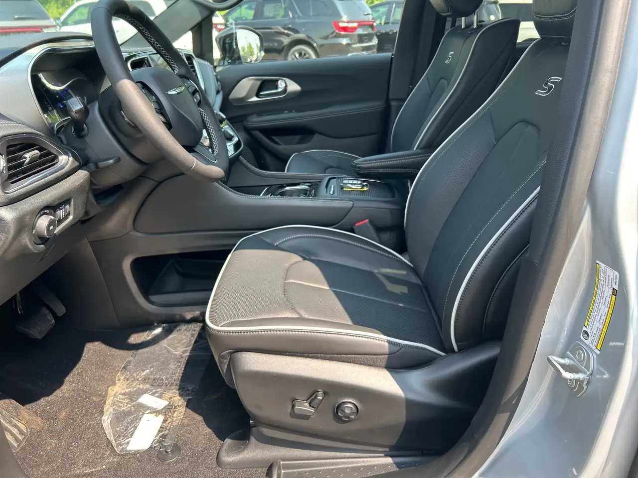 Chrysler Pacifica снимка Chrysler Pacifica