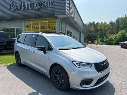 Silver 2024 Chrysler Pacifica Hybrid S Appearance FWD Minivan Front-Wheel Drive Continuously Variable Transmission