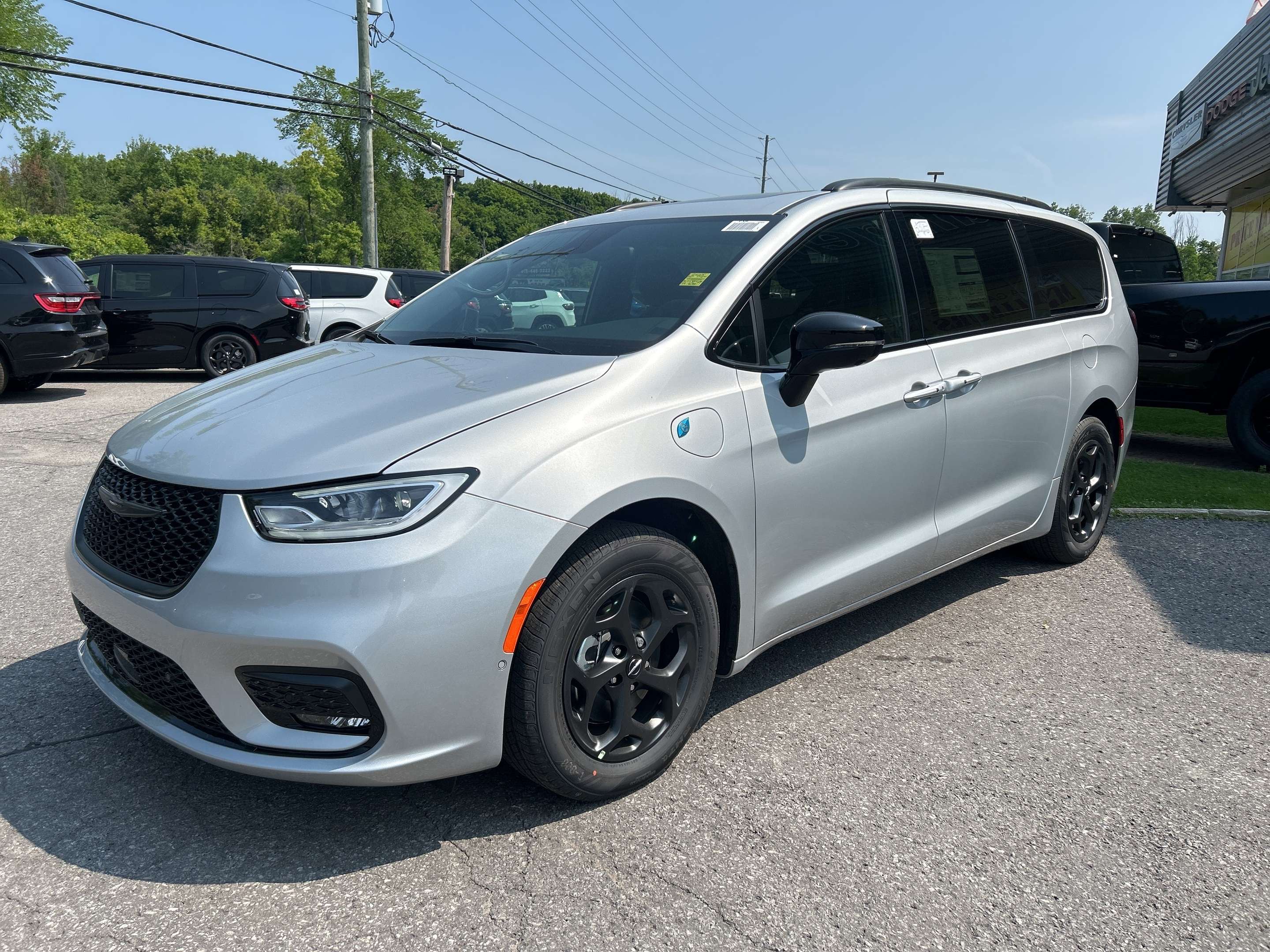 2024 Chrysler Pacifica Hybrid