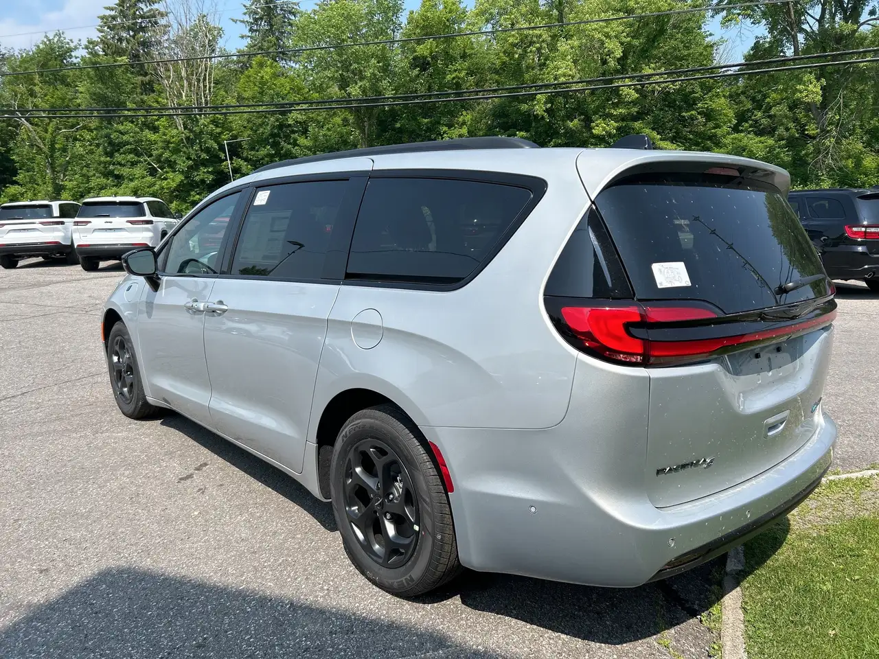 Chrysler Pacifica снимка Chrysler Pacifica