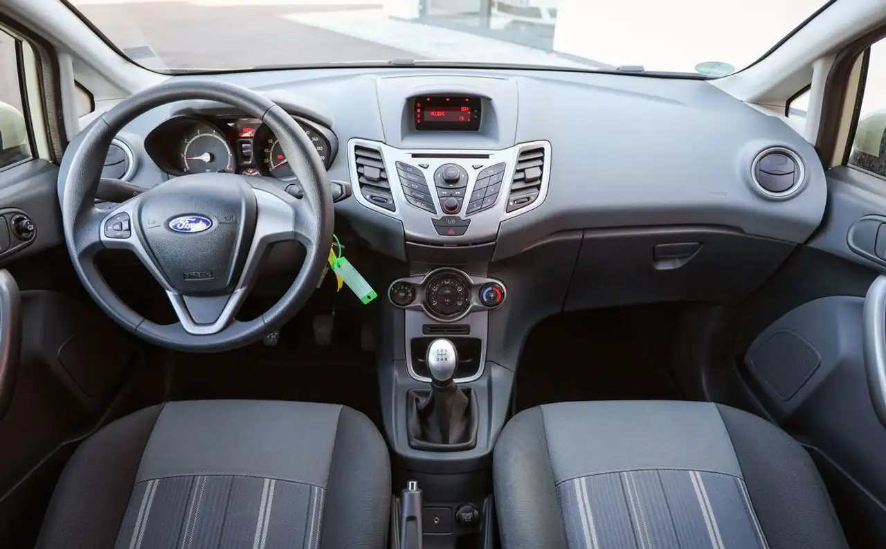 Ford Fiesta 5 portes — photo 5