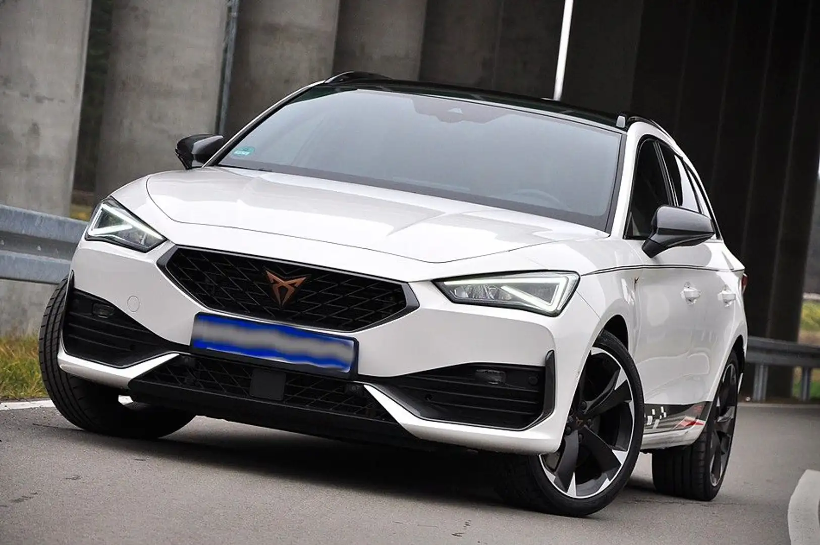 CUPRA Leon Sportstourer  Navi Ambiente RFK Weiß - 2