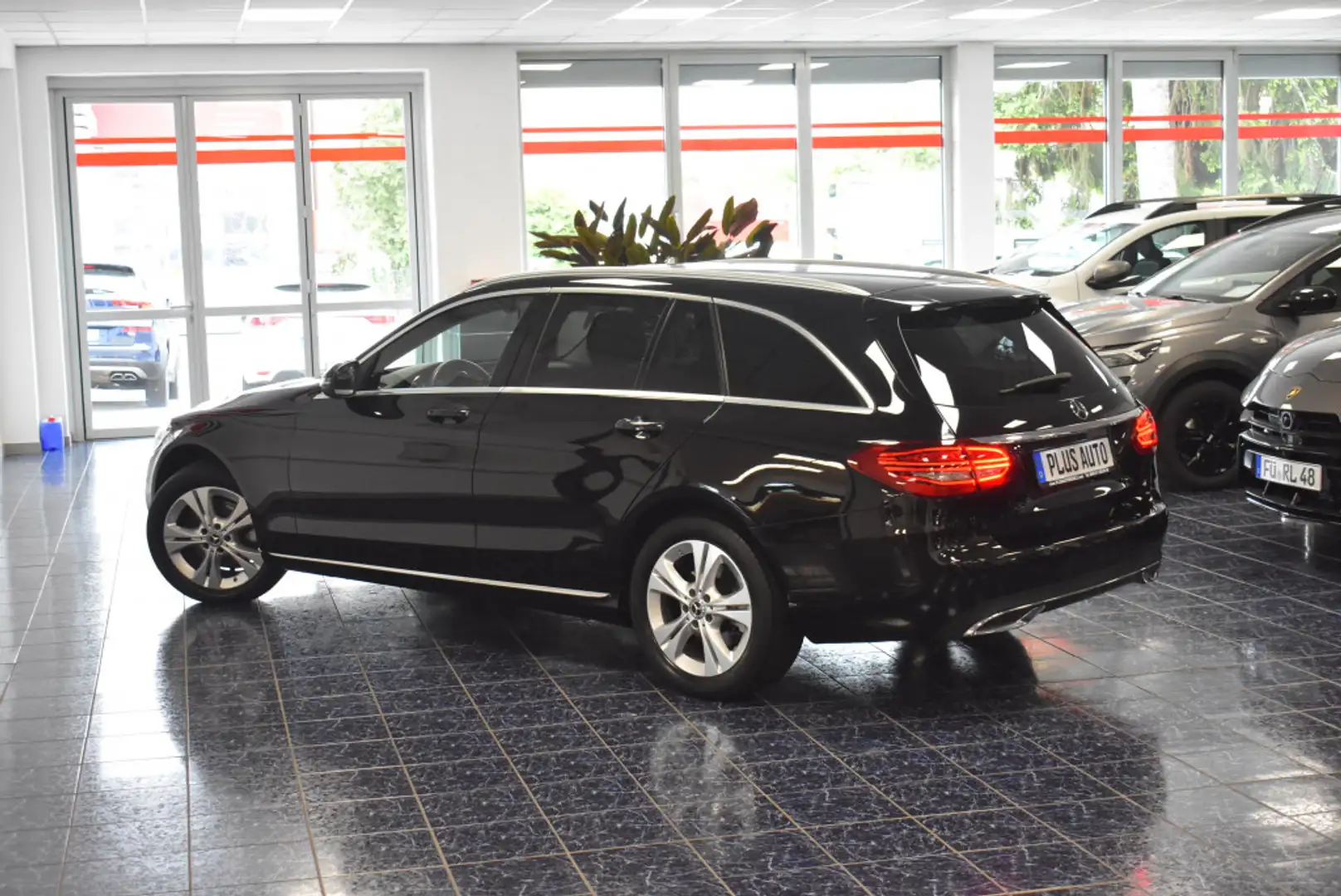Mercedes-Benz C 220 T d 4Matic Aut Wide Nav LED Pano Kame AHK Negro - 1