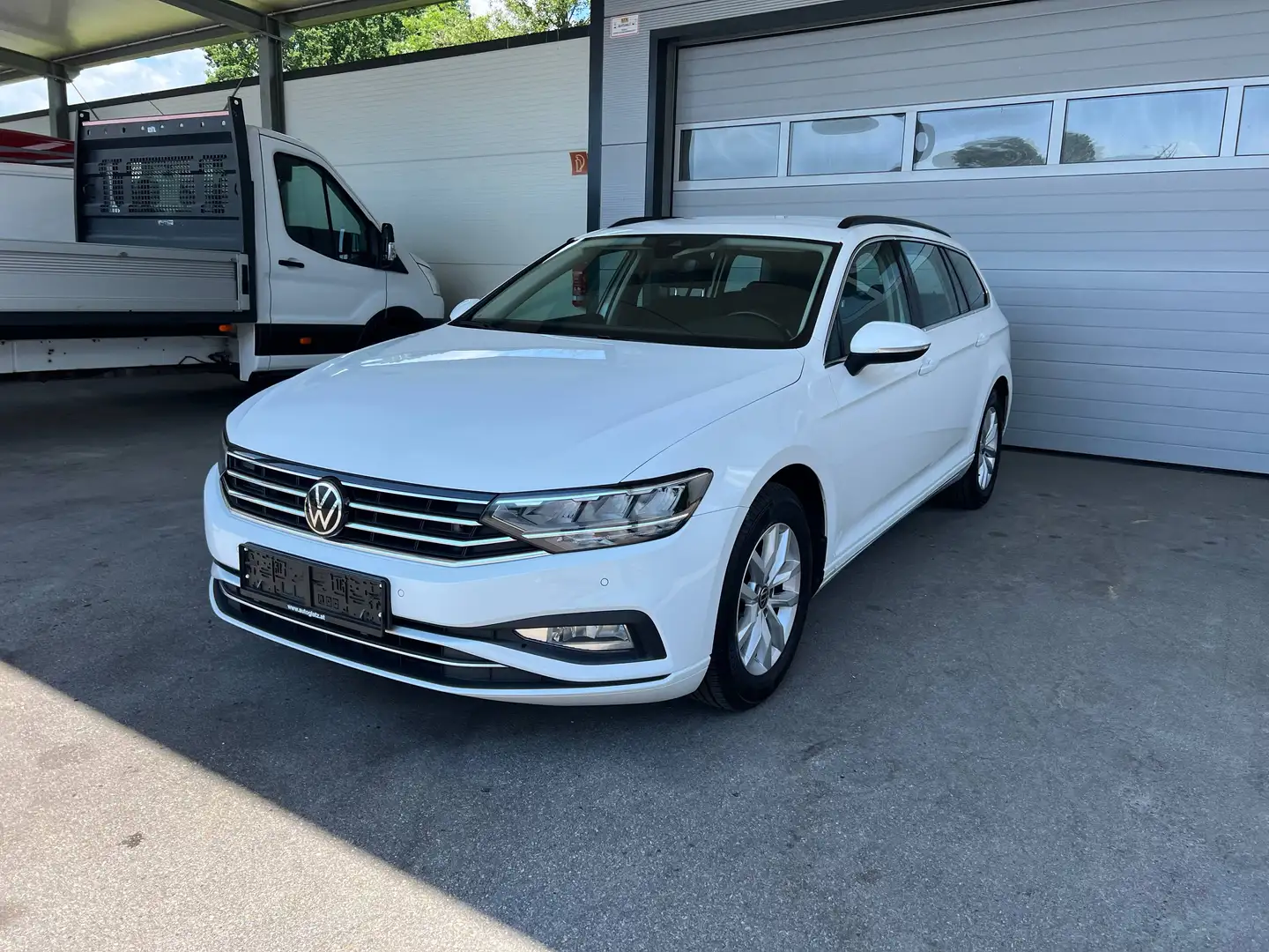 Volkswagen Passat Variant Business 2,0 TDI LED/NAVIGATION/KAMERA/ASSISTENTEN Weiß - 2